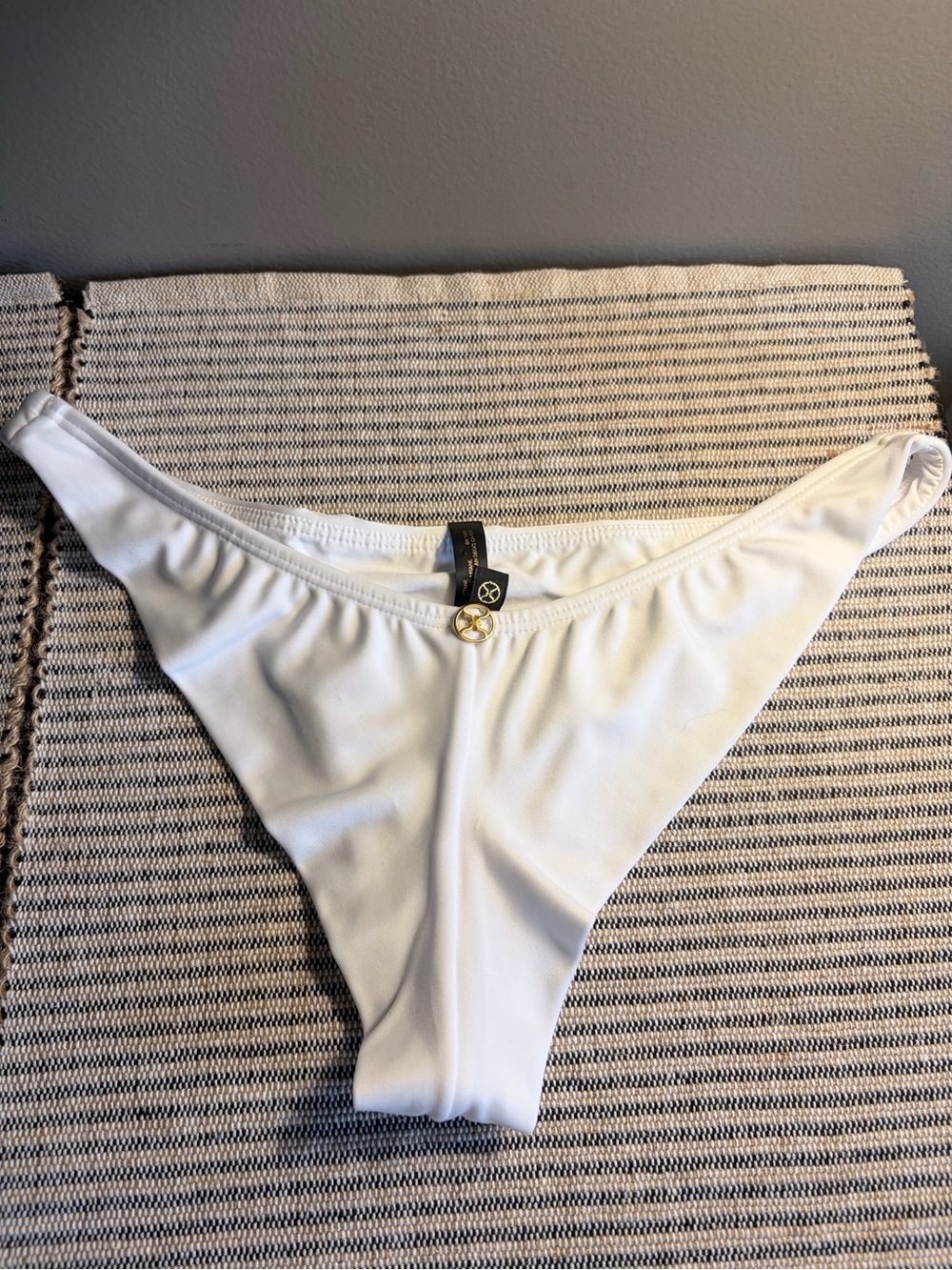 Vix by Paula Hermanny Basic White Cheeky Bikini Bottom